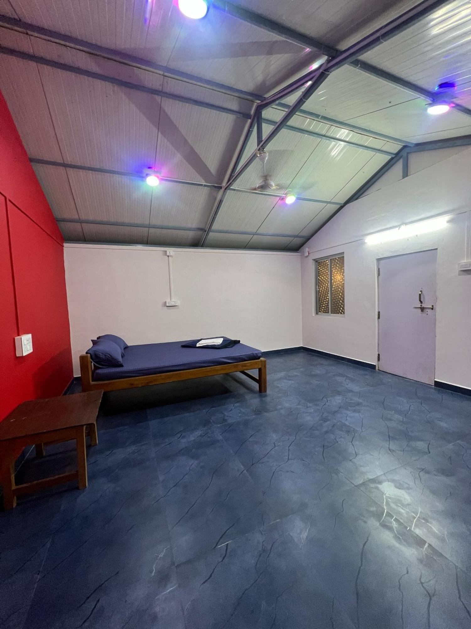 Goko Hostel Гокарна Екстериор снимка